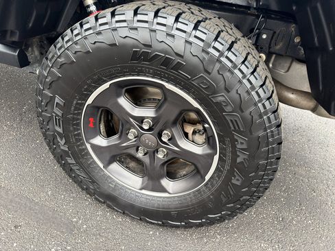 Used 2022 Jeep Gladiator Rubicon w/ Cold Weather Group image 9