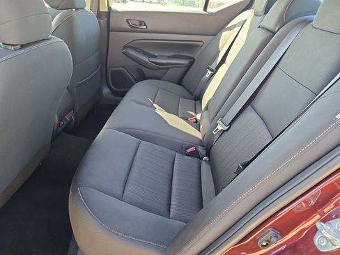 Used 2025 Nissan Altima 2.5 SV FWD image 27