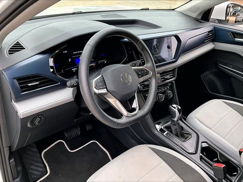 Used 2024 Volkswagen Taos SE image 14