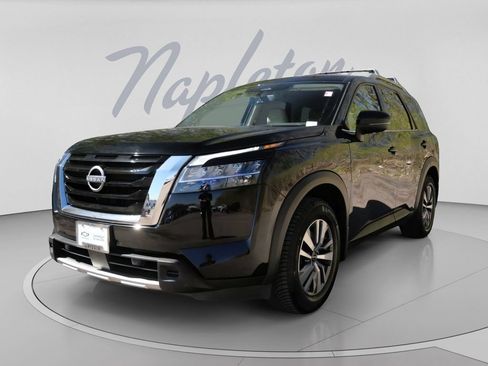 Used 2023 Nissan Pathfinder SL AWD/4WD image 3