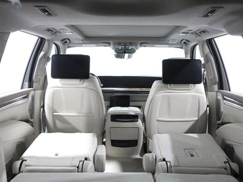 New 2025 Cadillac Escalade ESV Premium Luxury Platinum w/ LPO, Floor Liner Package image 23