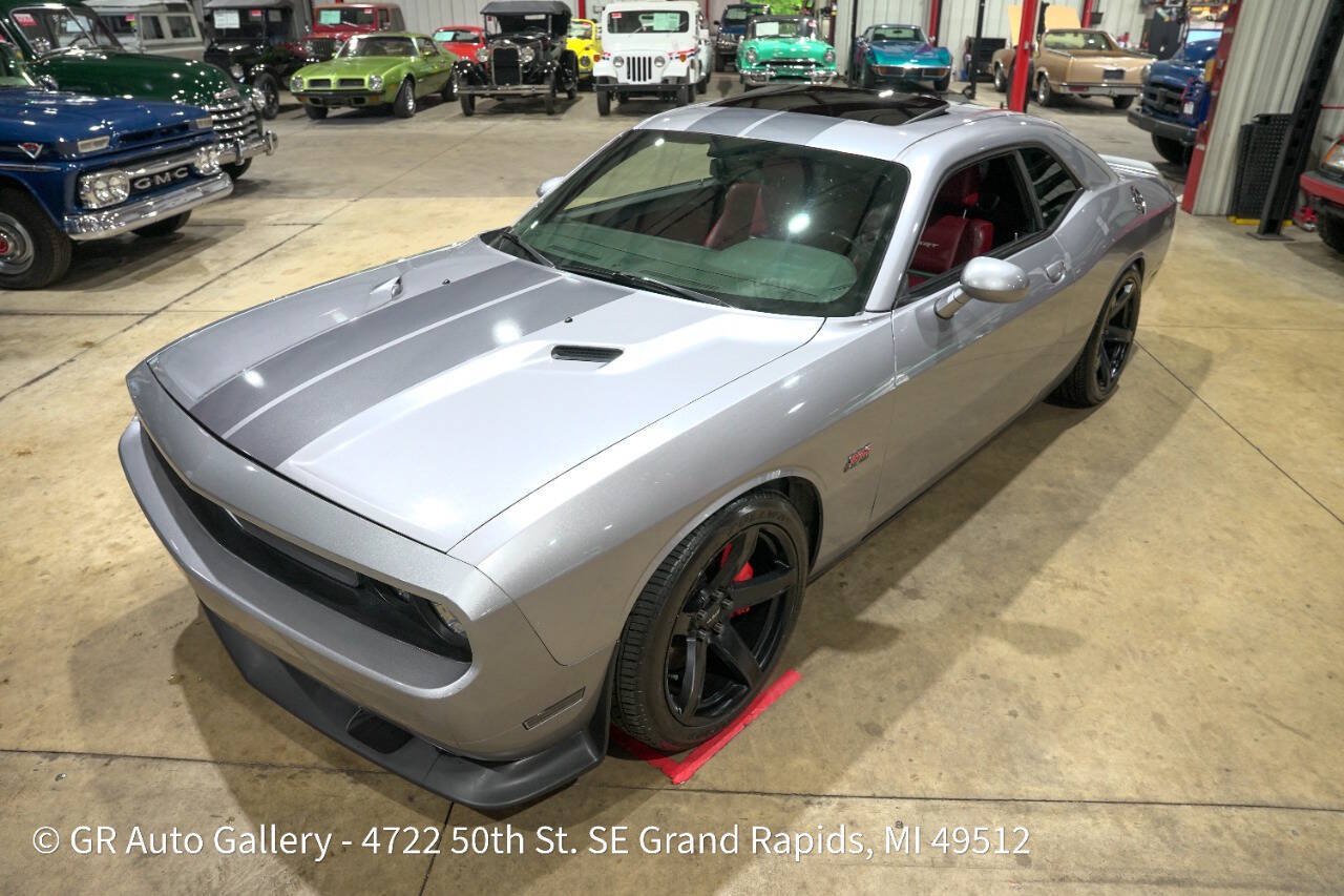 Used 2013 Dodge Challenger SRT8 w/ Harman Kardon Audio Group RWD image 15
