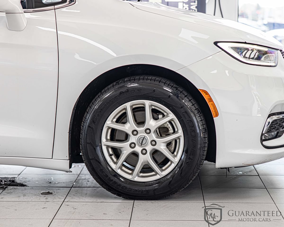 Used 2021 Chrysler Pacifica Touring-L FWD image 11