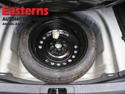 Used 2020 Toyota Camry LE image 23