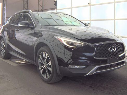 Used 2018 INFINITI QX30 Premium w/ Navigation Package AWD/4WD image 17