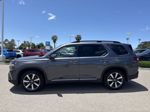 Certified 2024 Honda Pilot Touring image 2