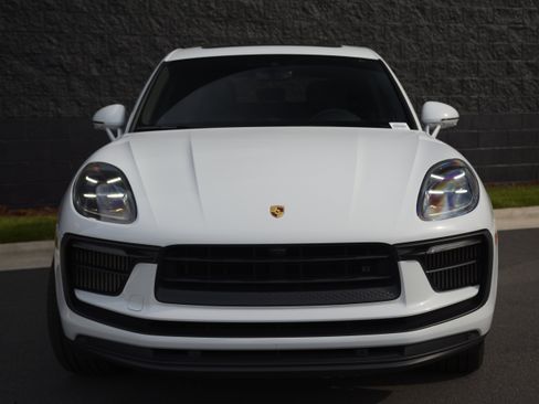 Certified 2022 Porsche Macan S AWD/4WD image 10