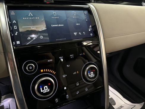 Used 2021 Land Rover Discovery Sport SE image 14