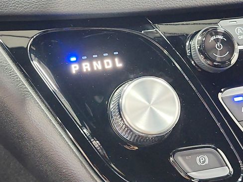Used 2025 Chrysler Pacifica Select FWD image 28