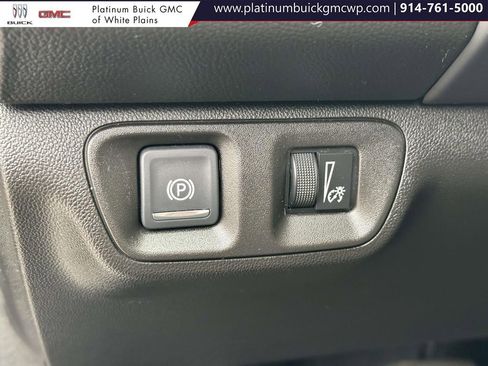 Used 2023 GMC Acadia SLE image 21