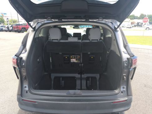 Used 2021 Toyota Sienna LE w/ LE Plus Package FWD image 31