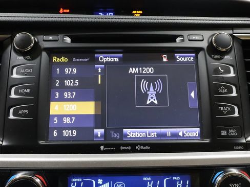 Used 2019 Toyota Highlander XLE image 29