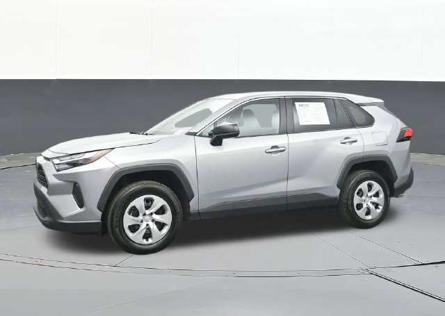 Used 2025 Toyota RAV4 LE AWD/4WD image 7