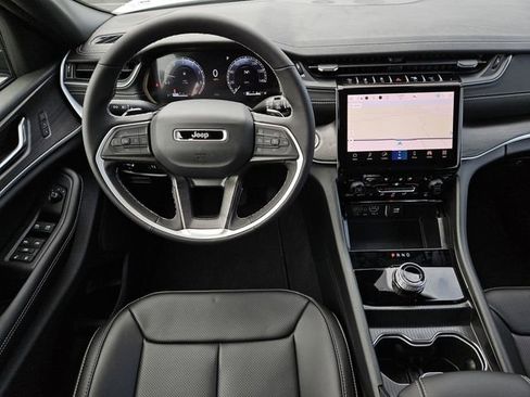 New 2025 Jeep Grand Cherokee Limited w/ Luxury Tech Group II RWD image 4