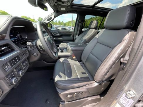 Used 2024 Chevrolet Tahoe Z71 w/ Luxury Package AWD/4WD image 28