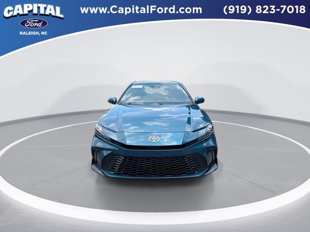 Used 2025 Toyota Camry SE w/ Convenience Package FWD image 3