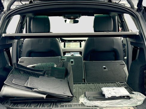 Used 2021 Land Rover Range Rover Evoque R-Dynamic SE image 7