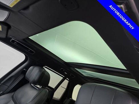 Used 2024 Land Rover Range Rover Autobiography image 12