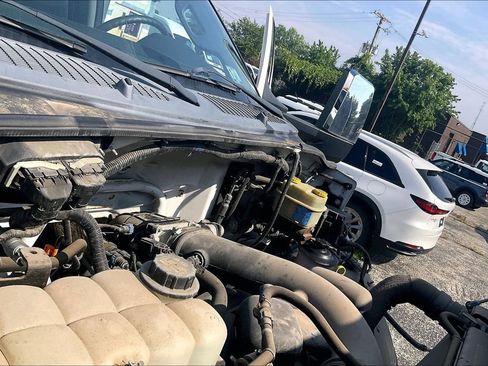 Used 2018 Ford F650 2WD Regular Cab Super Duty image 9