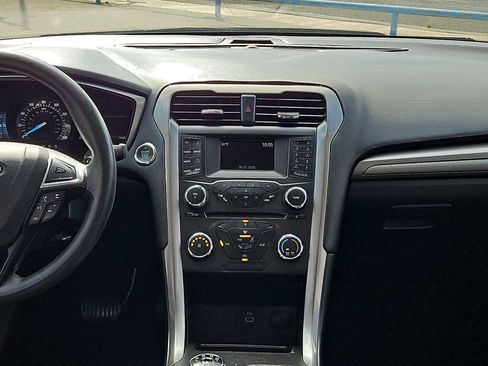 Used 2018 Ford Fusion SE FWD image 14