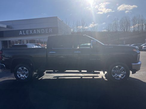 Used 2022 Chevrolet Silverado 2500 LTZ image 2