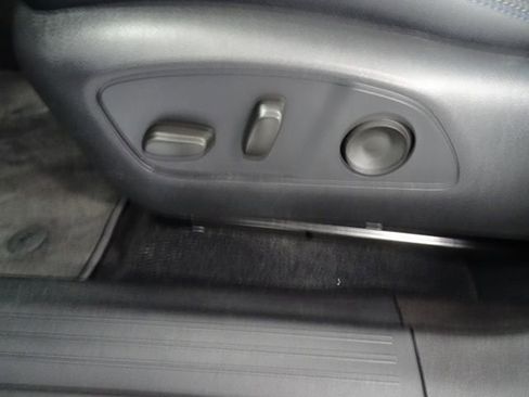 Used 2025 Chevrolet Equinox EV LT FWD image 3