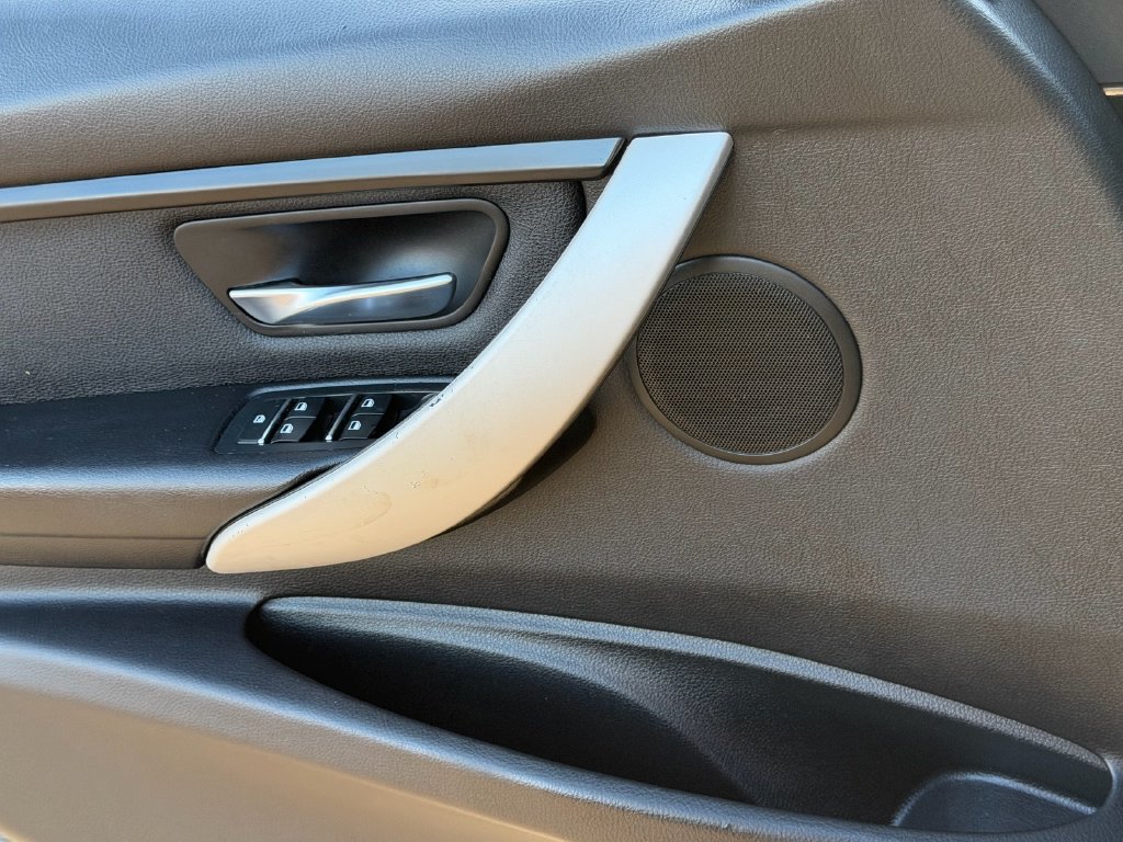 Used 2018 BMW 320i Sedan RWD image 26