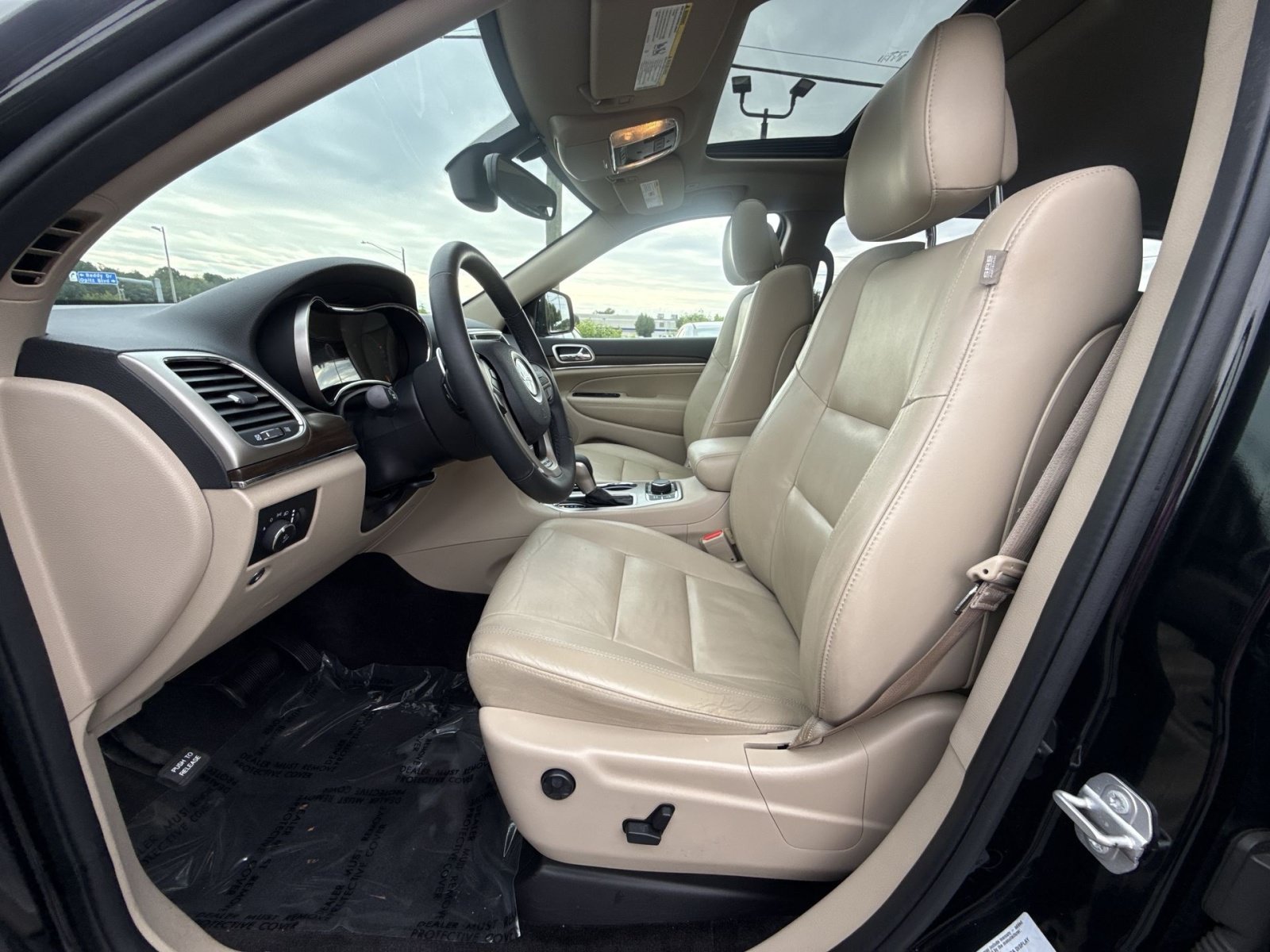 Used 2017 Jeep Grand Cherokee Limited AWD/4WD image 13