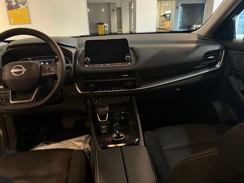 Used 2025 Nissan Rogue SV image 36