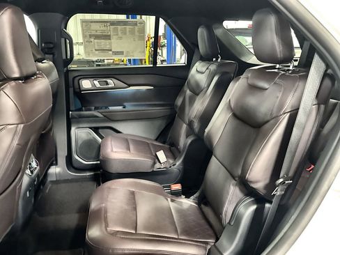 New 2026 Ford Explorer Platinum RWD image 25