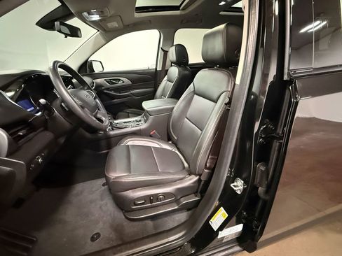 Used 2021 Chevrolet Traverse RS image 12