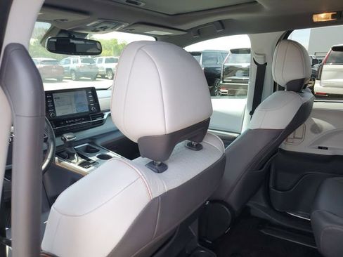 Used 2024 Toyota Sienna XSE FWD image 28