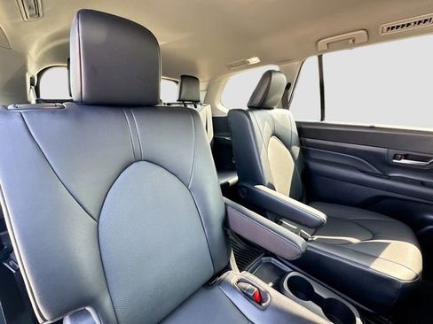 Used 2024 Toyota Grand Highlander AWD image 28