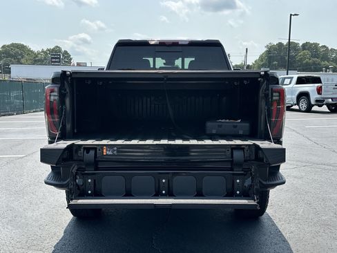 Used 2024 GMC Sierra 2500 AT4 w/ Technology Package AWD/4WD image 14