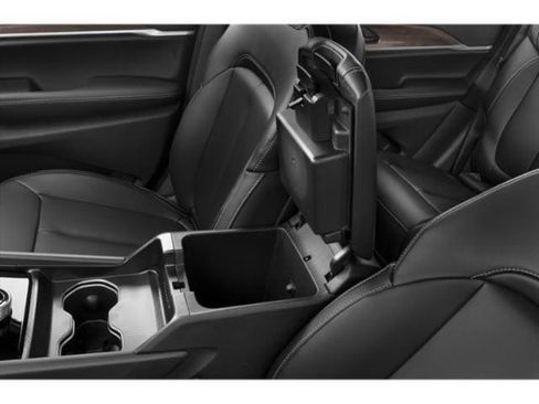 New 2027 Jeep Grand Cherokee Limited w/ Limited Altitude Package AWD/4WD image 13
