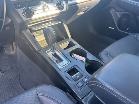 Used 2017 Subaru Outback 2.5i Limited image 13