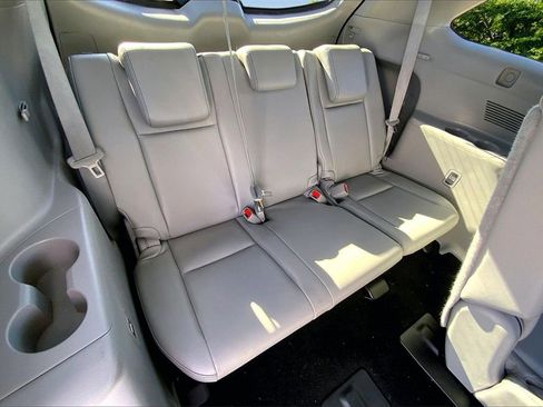 Used 2017 Toyota Highlander XLE image 25