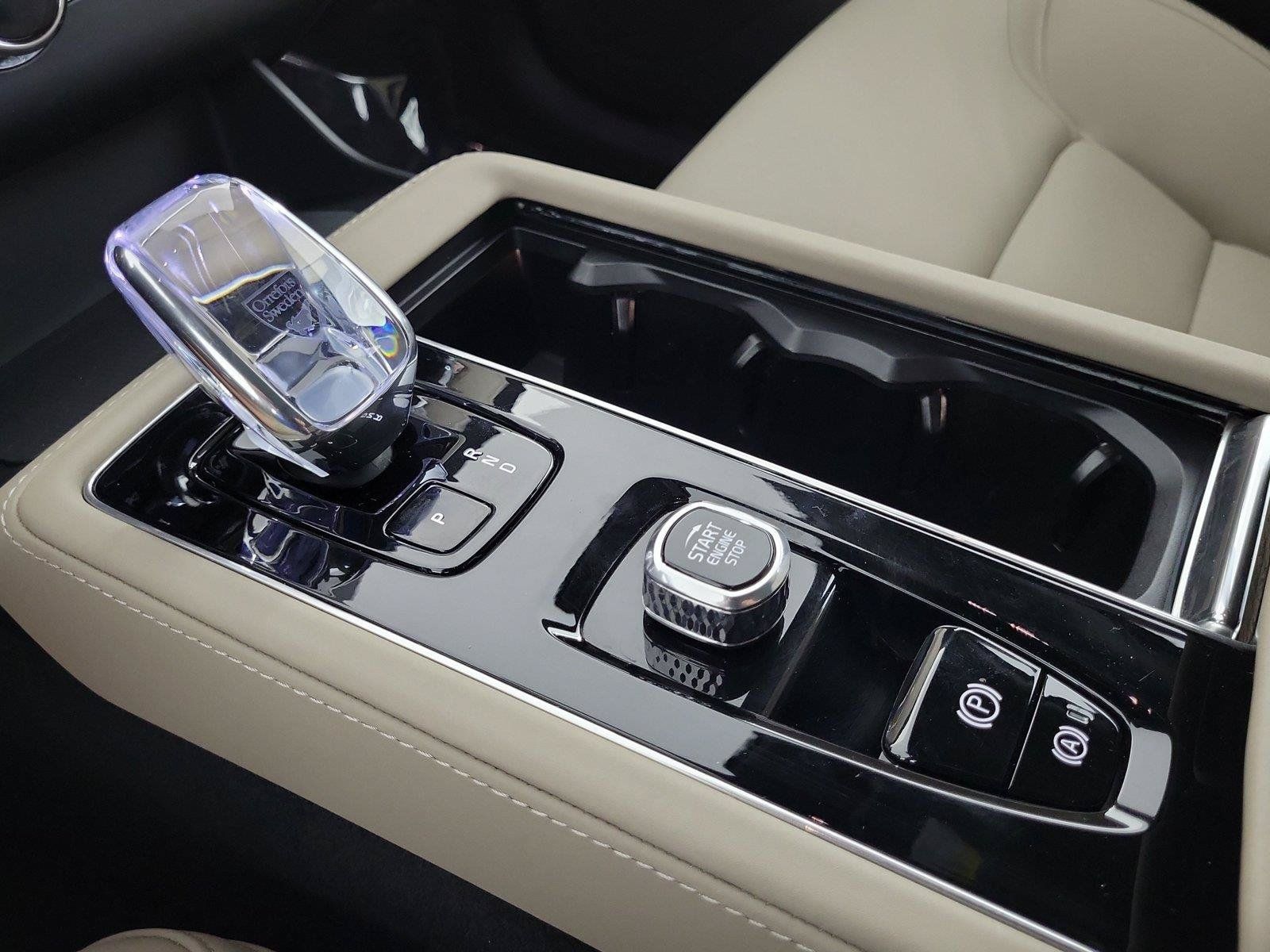 Certified 2026 Volvo XC90 B6 Plus AWD/4WD image 32