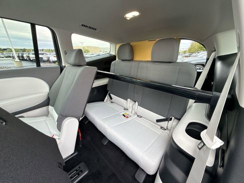 New 2026 Hyundai Ioniq 9 SE image 25