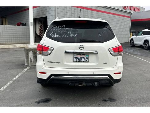 Used 2015 Nissan Pathfinder SL w/ SL Tech Package FWD image 6