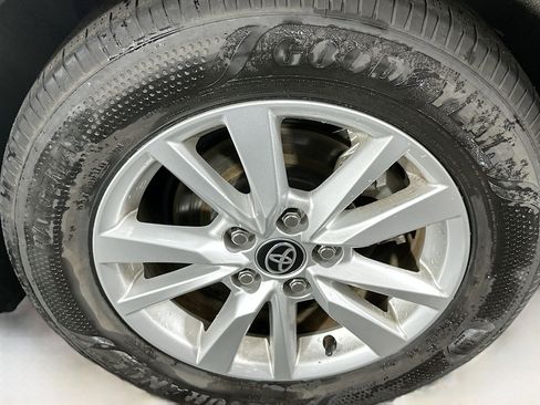 Used 2025 Toyota Camry LE image 11