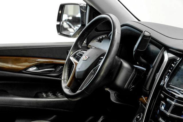 Used 2020 Cadillac Escalade 2WD image 21