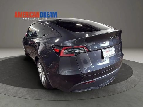 Used 2024 Tesla Model Y Long Range RWD image 3