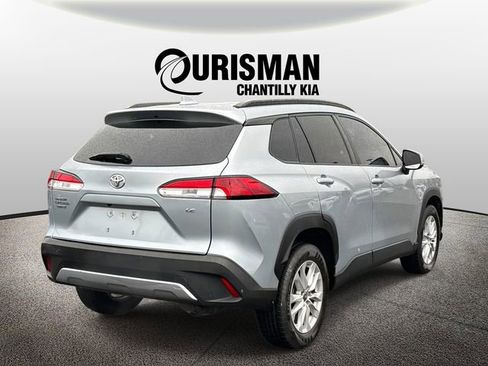 Used 2022 Toyota Corolla Cross LE image 2