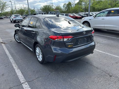 Used 2023 Toyota Corolla LE w/ LE Convenience Package image 3