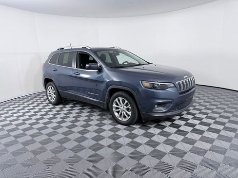 Used 2019 Jeep Cherokee Latitude w/ Popular Appearance Group image 2