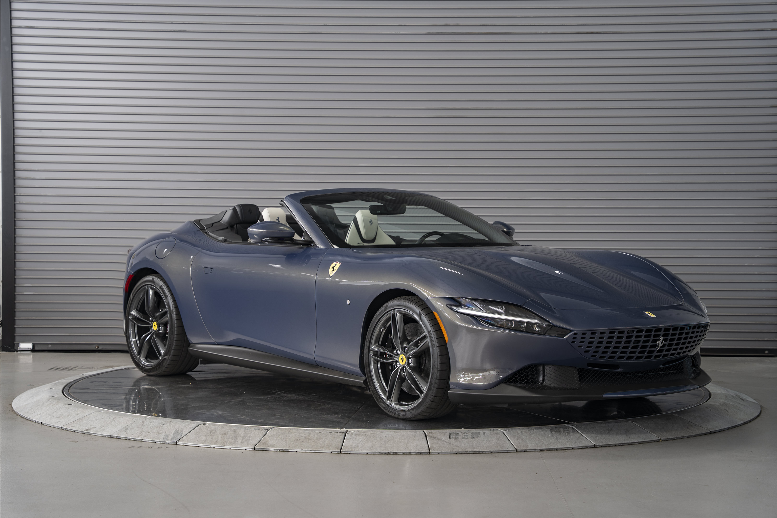 Used 2025 Ferrari Roma Spider RWD image 8