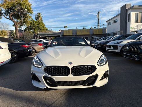 Used 2022 BMW Z4 M40i w/ Premium Package image 2