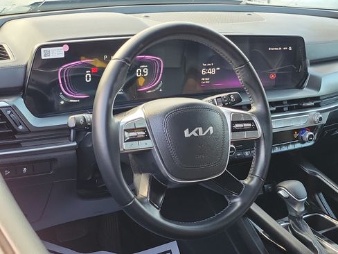 Used 2025 Kia Telluride LX FWD image 9
