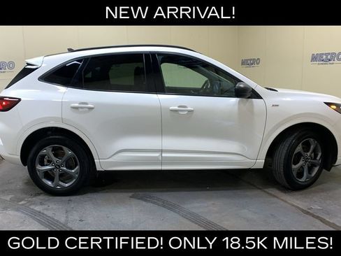 Used 2024 Ford Escape ST-Line w/ Tech Pack #1 AWD/4WD image 2